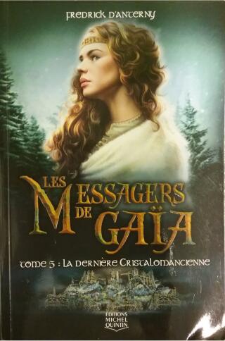 Couverture de Les messagers de Gaïa Tome 5 : La dernière cristalomancienne