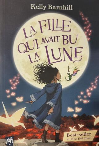 Couverture de La fille qui avait bu la lune