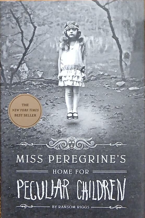 Couverture de Miss Peregrine's Peculiar Children Book 1 : Miss Peregrine's Home for Peculiar Children